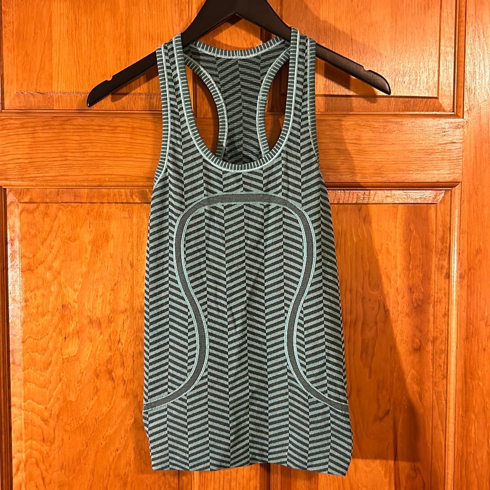 Lululemon Swiftly Racerback Heather Blue Tropics size 4-EUC